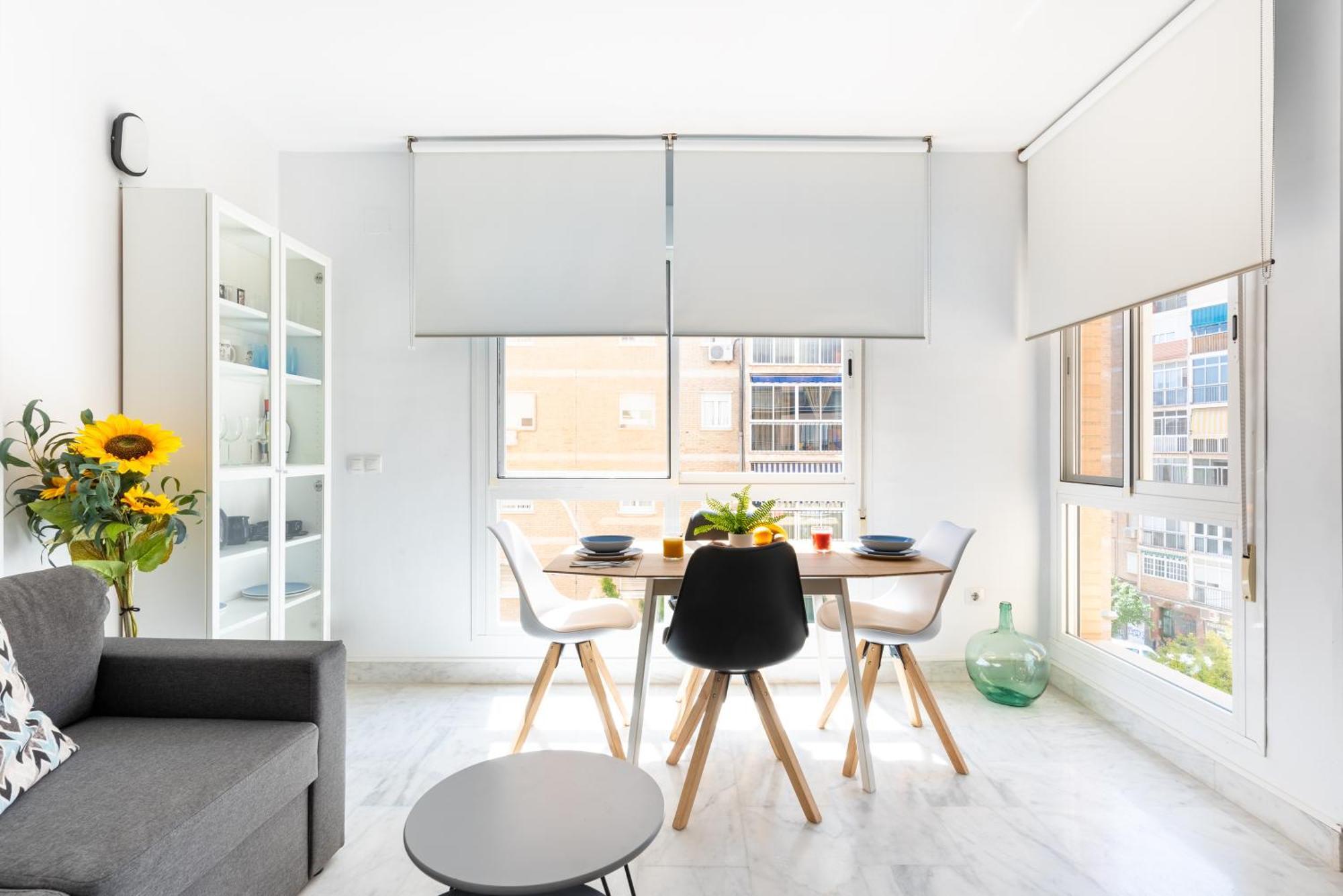 Wintowinrentals Quiet Apartment, Good Location, Free Parking Appartamento